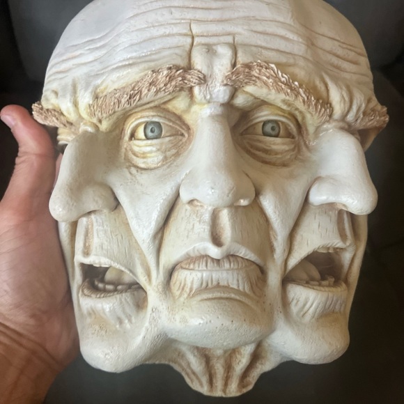 Design Toscano Faces of a Nightmare Gothic Wall Sculpture. Ancient Ivory. 9x8” - Picture 5 of 7